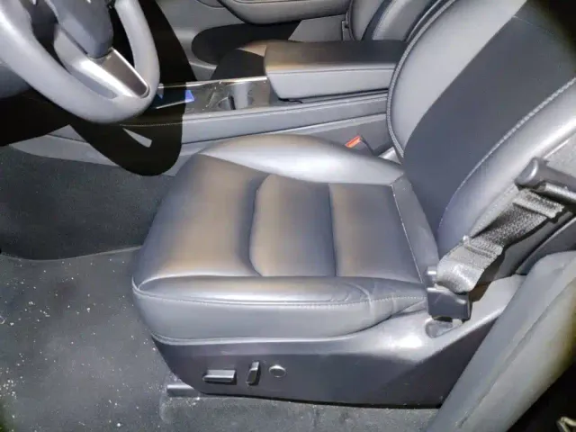 Tesla Model Y — Фото автомобиля 11