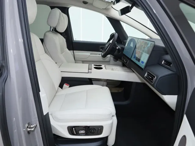 Li Auto MEGA — Фото автомобиля 14