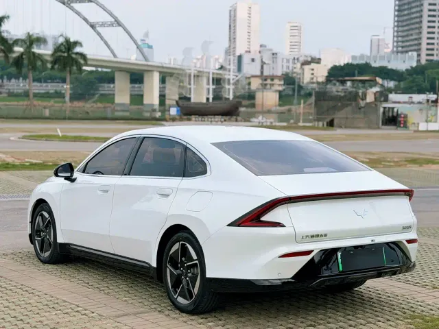 Wuling Starlight — Фото автомобиля 6