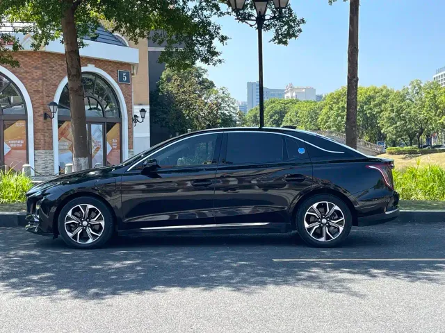 Hongqi E-QM5 — Фото автомобиля 7