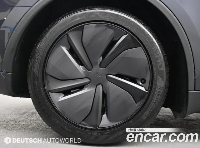 Tesla Model Y — Фото автомобиля 5