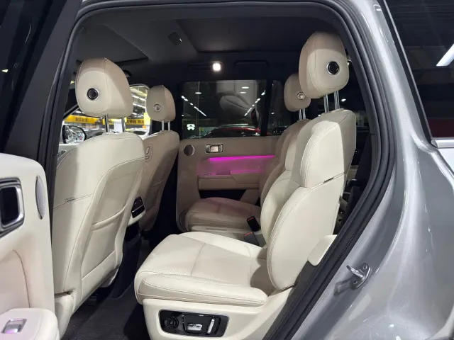 Li Auto L8 — Фото автомобиля 8