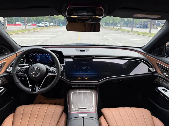 Mercedes-Benz E-Class — Фото автомобиля 11
