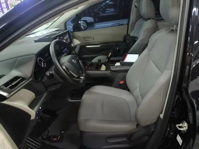 Toyota Granvia — Фото автомобиля 14