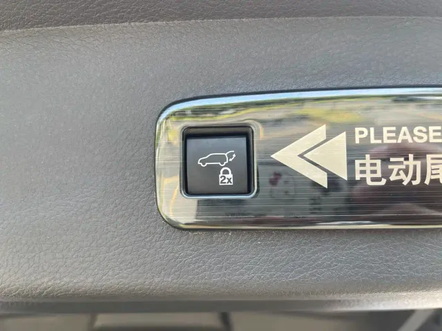 Toyota Sienna — Фото автомобиля 9
