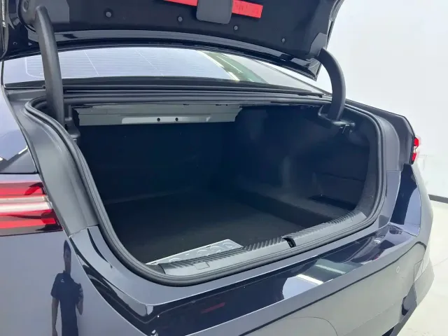 BMW 5 Series — Фото автомобиля 24