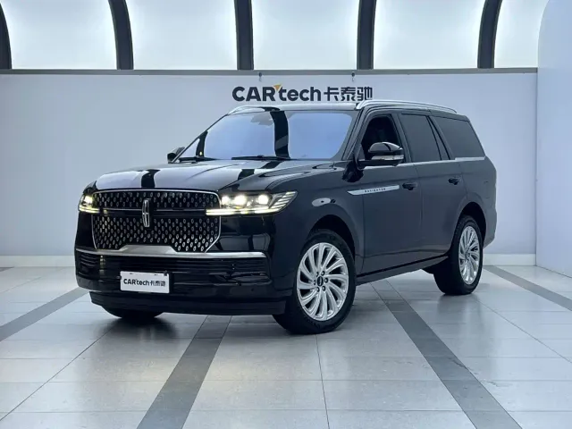 Фотография автомобиля — Lincoln Navigator