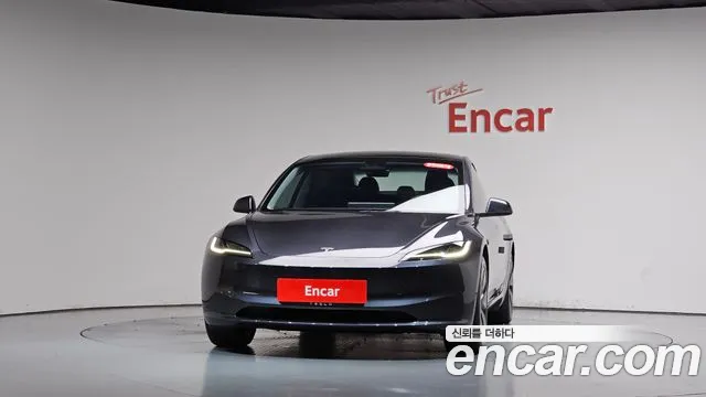 Tesla Model 3 — Фото автомобиля 3