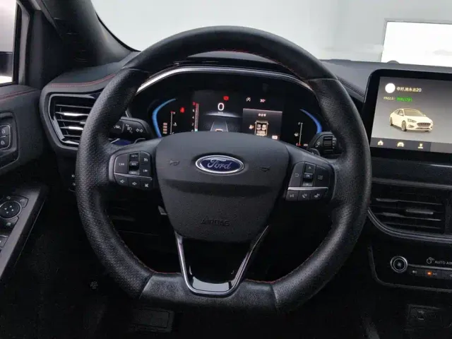 Ford Focus — Фото автомобиля 15