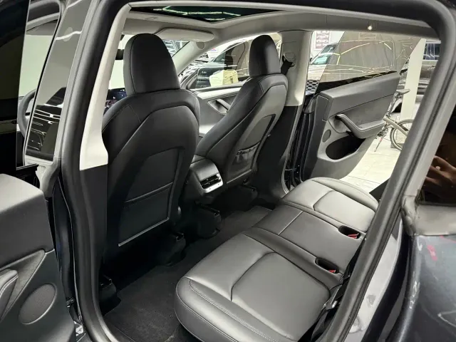 Tesla Model Y — Фото автомобиля 15