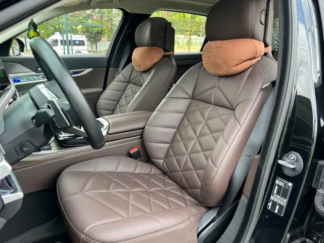 BMW 7 Series — Фото автомобиля 23