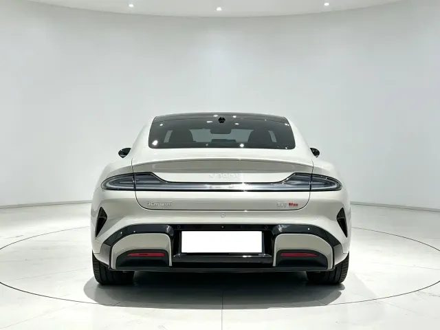Xiaomi SU7 — Фото автомобиля 9