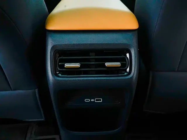 Geely Galaxy Starship 7 EM-i — Фото автомобиля 24