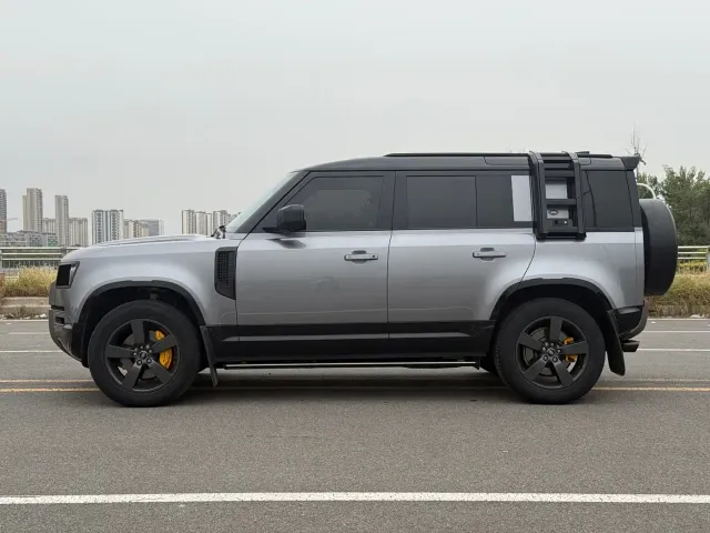Land Rover Defender — Фото автомобиля 8