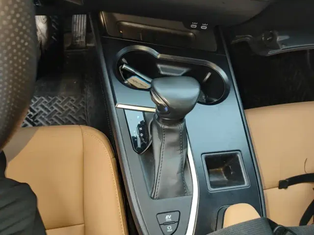 Lexus UX — Фото автомобиля 13