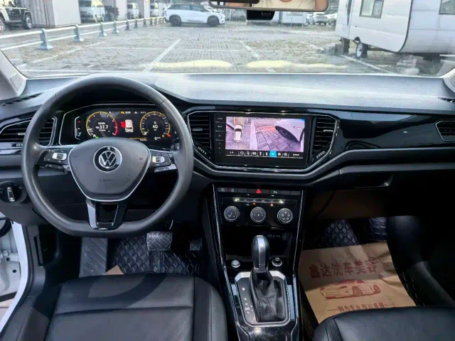 Volkswagen T-Roc — Фото автомобиля 4