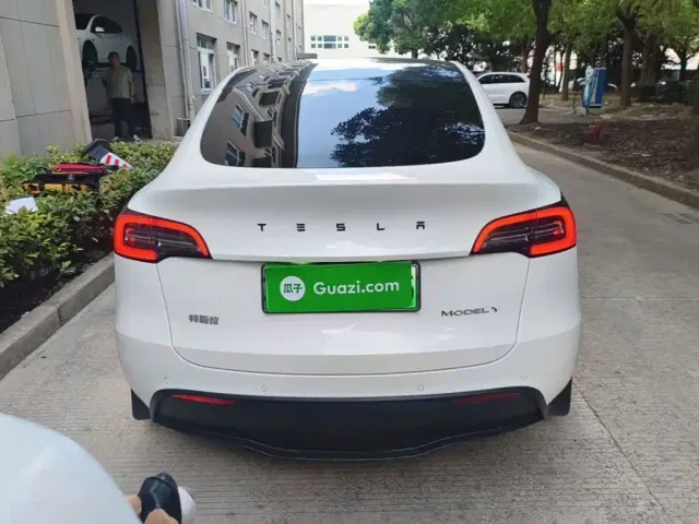 Tesla Model Y — Фото автомобиля 3