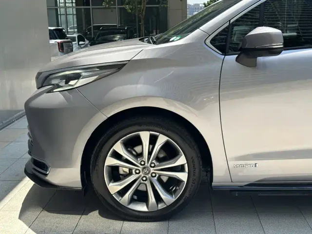 Toyota Sienna — Фото автомобиля 5