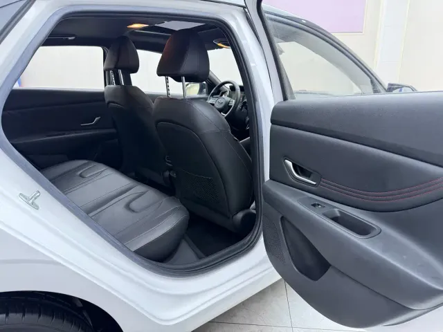 Hyundai Elantra — Фото автомобиля 20