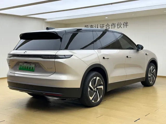 Nio ES8 — Фото автомобиля 24