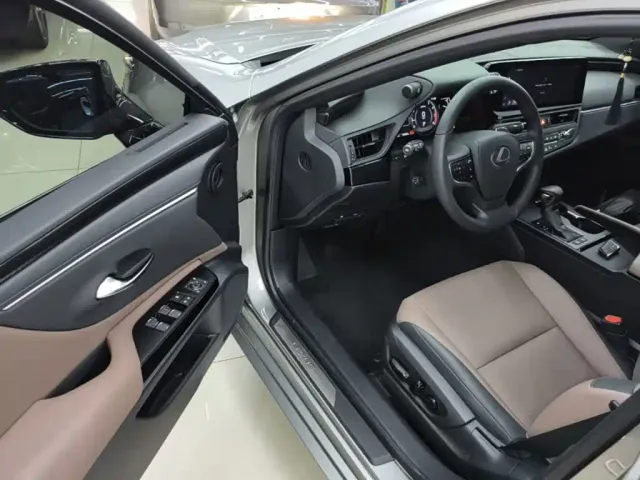 Lexus ES — Фото автомобиля 15
