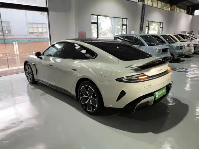 Xiaomi SU7 — Фото автомобиля 4