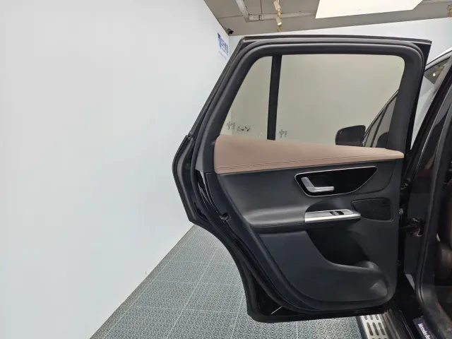 Mercedes-Benz EQE SUV — Фото автомобиля 14