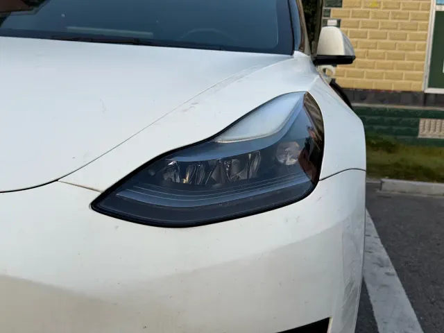 Tesla Model 3 — Фото автомобиля 4