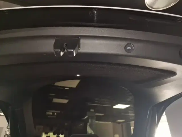 Tesla Model Y — Фото автомобиля 18