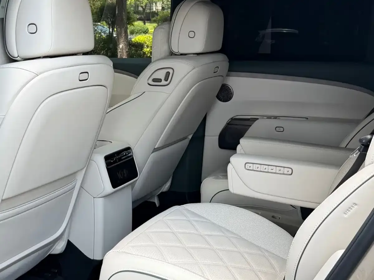 Li Auto Li Xiang L9 2026 Base Model — Фото автомобиля 16