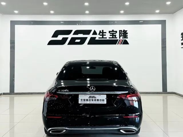 Mercedes-Benz E-Class — Фото автомобиля 5