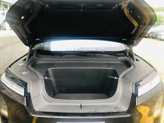Nio ES8 — Фото автомобиля 25