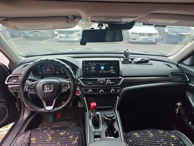 Honda Accord — Фото автомобиля 10
