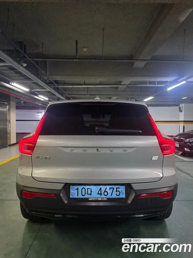 Вольво XC40 — Фото автомобиля 4