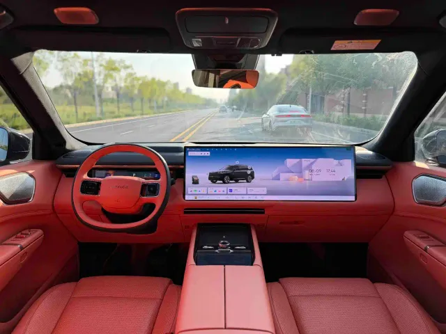 Lynk & Co 900 — Фото автомобиля 5