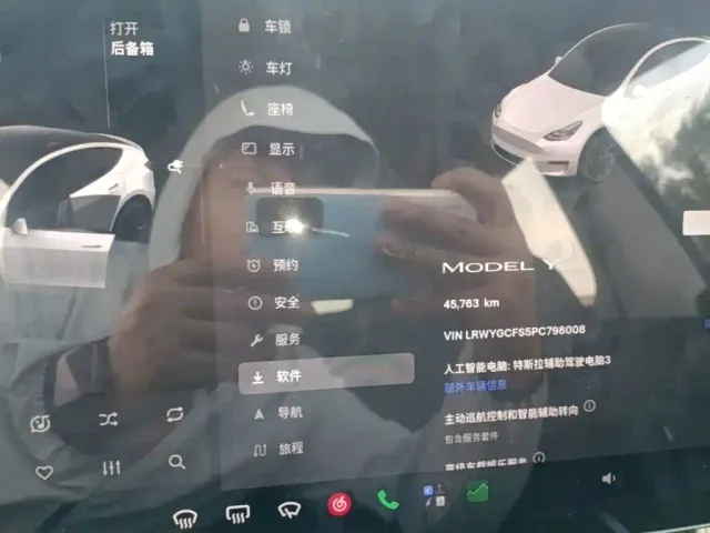 Tesla Model Y — Фото автомобиля 11