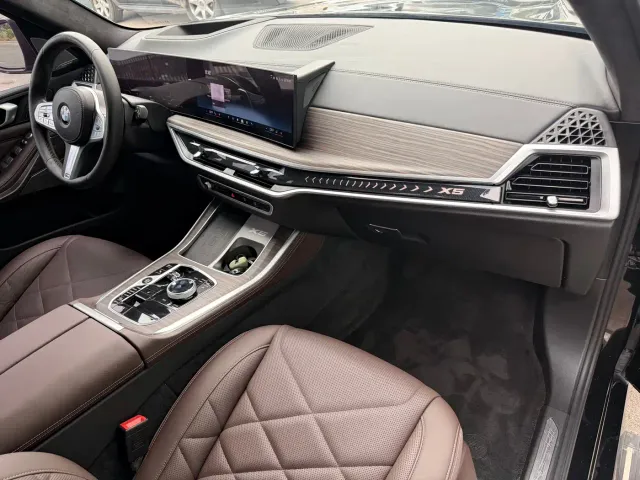 BMW BMW X5 2023 xDrive 40Li M Sport Black Night Package — Фото автомобиля 20