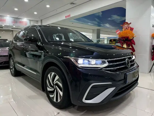 Volkswagen Tiguan L — Фото автомобиля 3