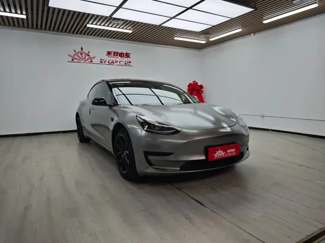 Tesla Model 3 — Фото автомобиля 2