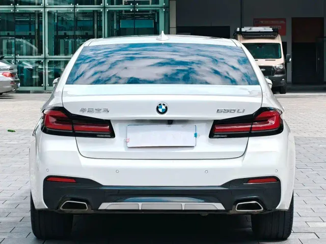 BMW 5 Series — Фото автомобиля 9