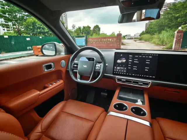 Li Auto L9 — Фото автомобиля 11