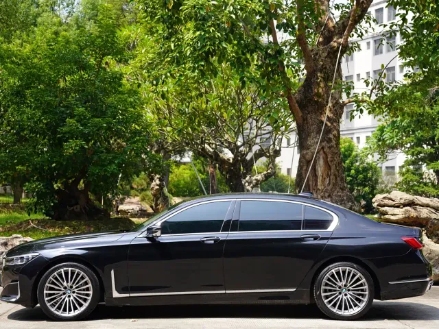 BMW 7 Series — Фото автомобиля 4