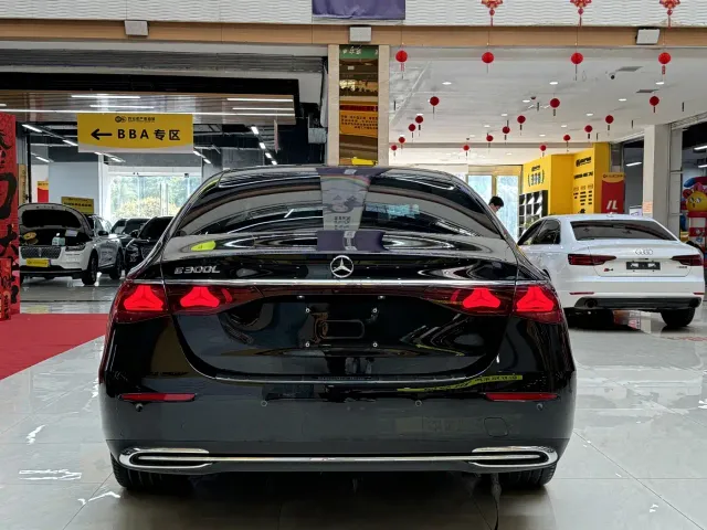 Mercedes-Benz E-Class — Фото автомобиля 9