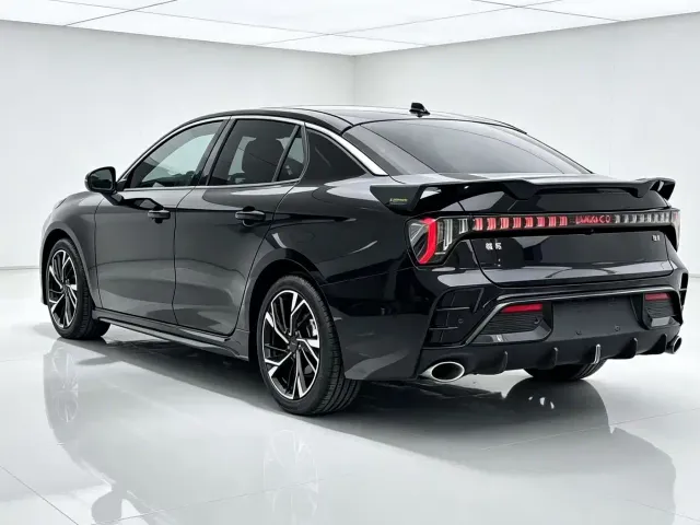 Lynk & Co 03 — Фото автомобиля 6