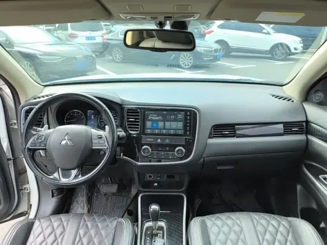 Mitsubishi Outlander — Фото автомобиля 9