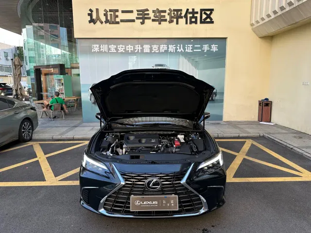 Lexus ES — Фото автомобиля 5