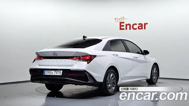 Hyundai Avante CN7 — Фото автомобиля 2
