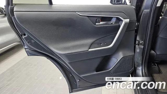 Toyota RAV4 — Фото автомобиля 24