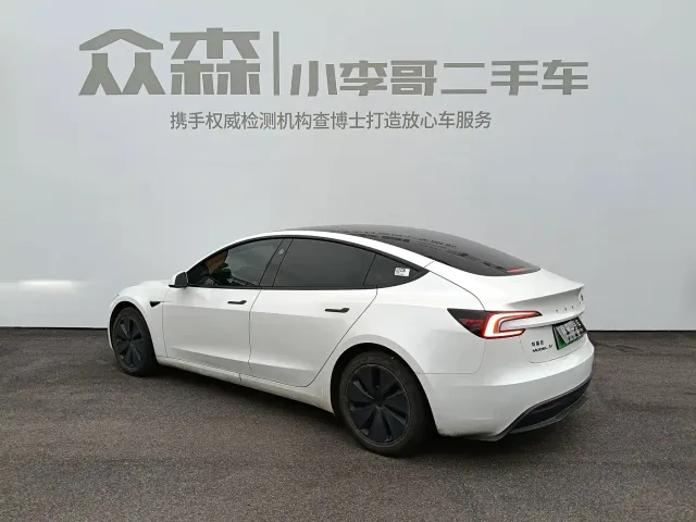 Tesla Model 3 — Фото автомобиля 4