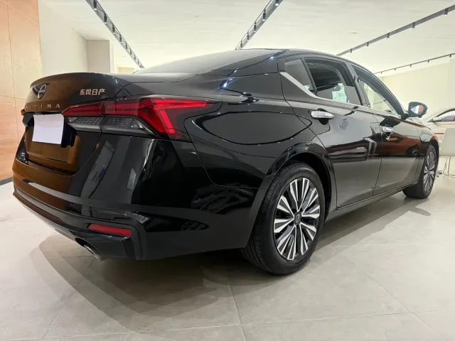 Nissan Teana — Фото автомобиля 13